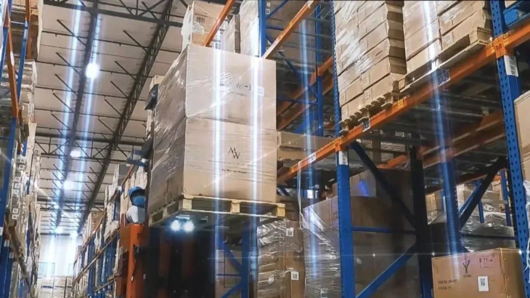 百億項目建設進程觀察！5號噴涂車間的噴塑線體試運行