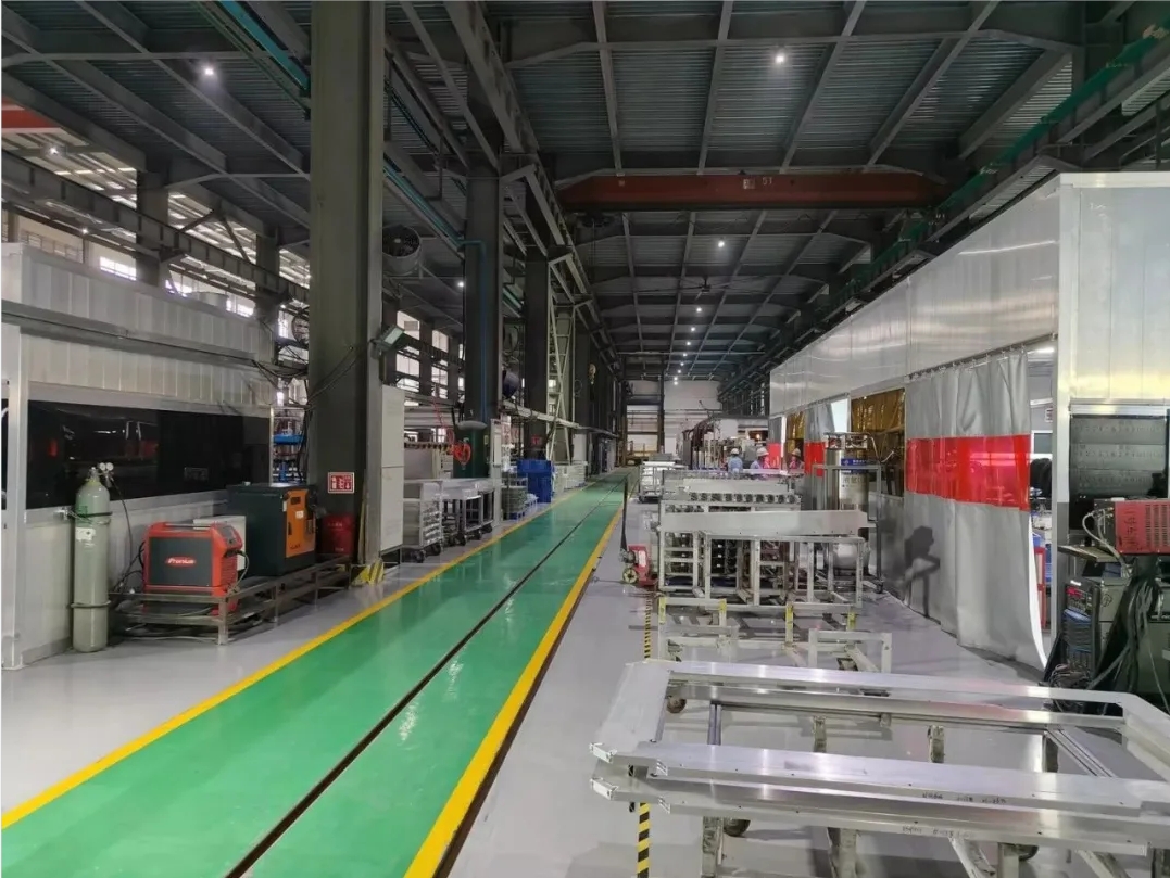 “油轉(zhuǎn)粉”后，這家企業(yè)新能源電池托盤實(shí)現(xiàn)量產(chǎn)新突破！順利承接比亞迪訂單