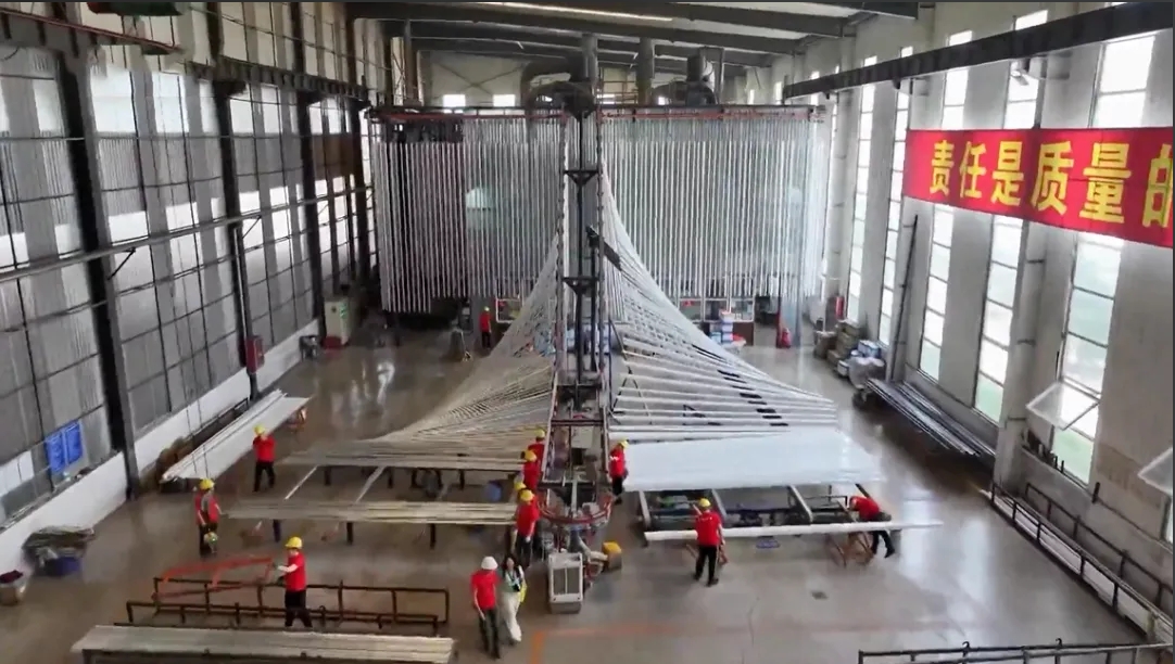 立式粉末噴涂生產(chǎn)線優(yōu)勢(shì)滿滿！日生產(chǎn)鋁型材70多噸